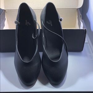 Leo women’s chorus line low black dance heels  6.5